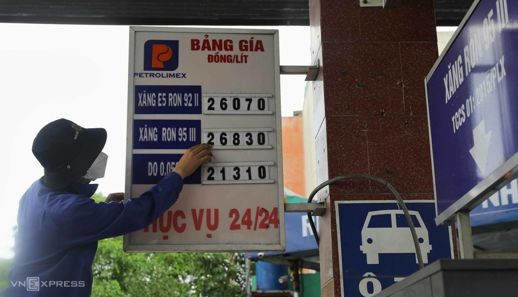 Nếu xăng dầu có biến động bất thường, sẽ điều chỉnh giá thế nào?